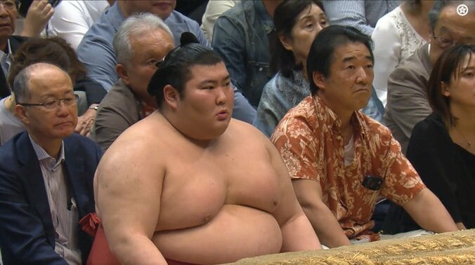 「何かに変身しそう」熱海富士、土俵下で“不思議”な動き「第二形態くるか」ファン興味津々 4枚目