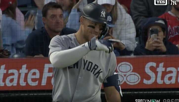 【写真・画像】どうした…！？ 大谷翔平、想定外の打球で“異変”「そりゃビビる」バット折りながら“高速ゴロ”→投手のリアクションが話題に「スゴい音したな」　1枚目