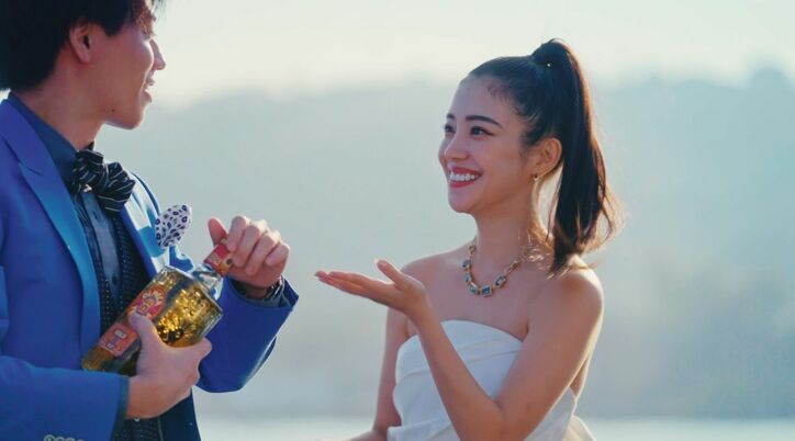 美女モデル、人気YouTuberに大胆おねだり