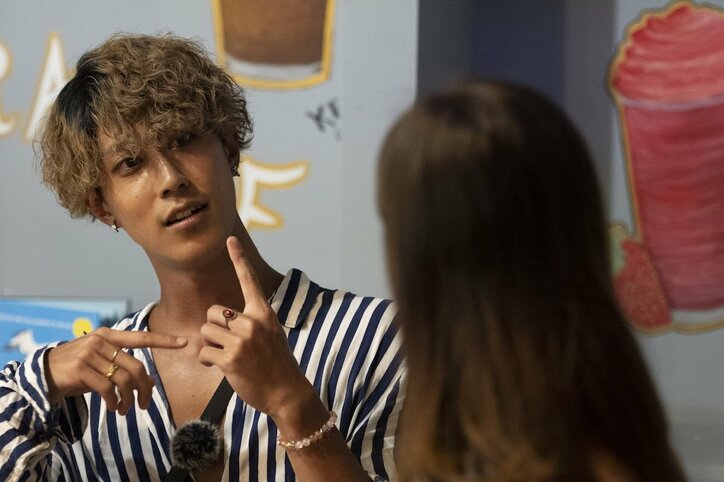 セクシー弁護士、高身長イケメンの口説きに照れまくりの姿が可愛すぎと話題『シャッフルアイランド Season3』#7