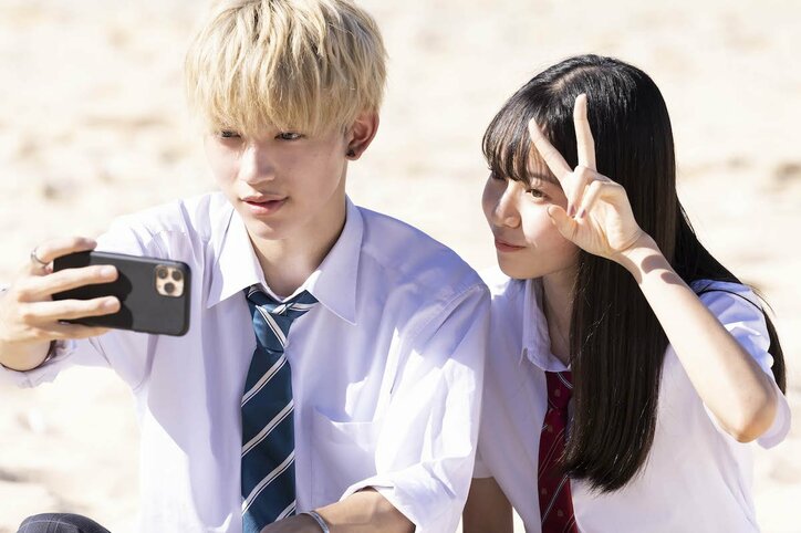 こうきがまほにバックハグ 『恋ステ』カップル成立後のデレ姿にゆいP「すごい積極的。本当に好きなんだろうな」