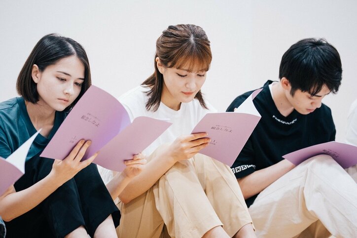 初日から寸止めキス…積極的な稽古風景に近藤春菜ら大興奮「すっごい今の」『ドラ恋~Kissing the tears away~』act.1