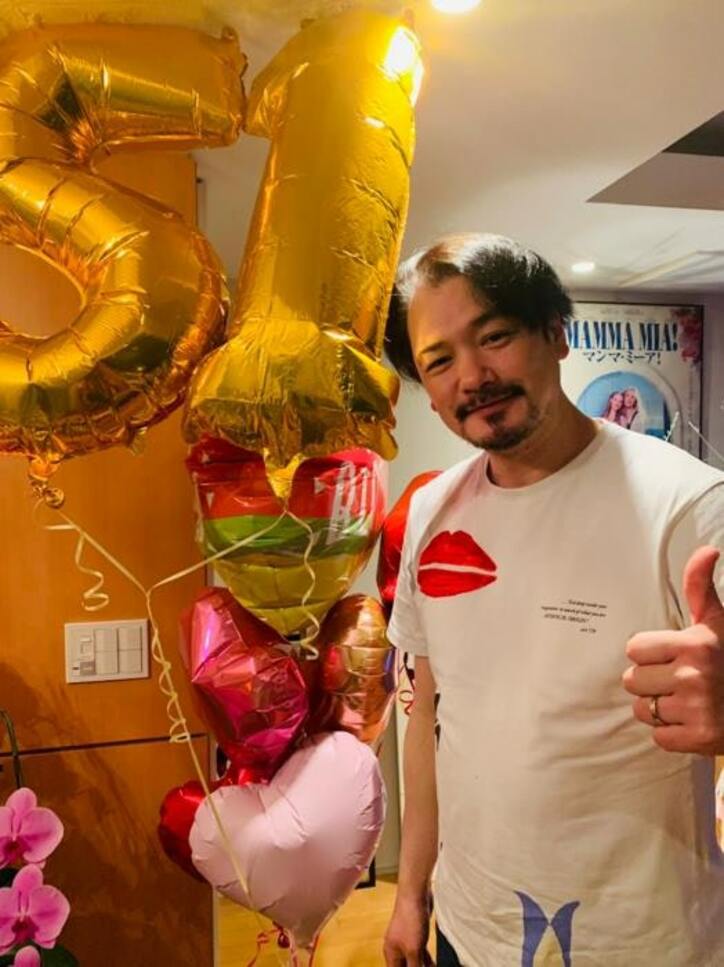  LiLiCo、夫・小田井涼平が51歳の誕生日を迎え祝福「プレゼントは....三つ」 