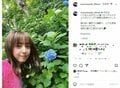 佐々木希、紫陽花をバックに微笑みショット公開 ファンから「綺麗すぎるコラボ」「最高にかわいい」と絶賛の声