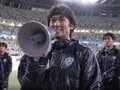 「国際試合で引退はすごい」アビスパ福岡・田邉草民、メガホン片手の熱いラストメッセージが反響！「この試合は僕の引退よりも意義があって、人生の宝物になりました」とチャリティーマッチを立てる