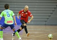 「あれは取れない…」“神コース”シュートにネット騒然 イニエスタばりの存在感を放つスペイン人助っ人 【ABEMA TIMES】