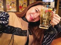 スザンヌ、ほろ酔いハイボールショットが可愛いと称賛「お疲れ様のハイボールがうまいっ」