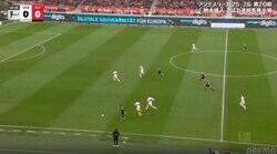 「どんだけドリブルするん？」鈴木唯人、目を疑う“まさかの光景”「速すぎ！」70メートル縦断“超高速キャリー”にスタジアム騒然「代表復帰確定」