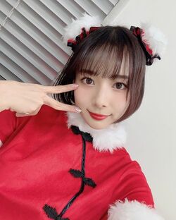 モデルで雀士でサンタ！ 岡田紗佳のチャイナサンタコスプレに「完全に役満じゃん！」