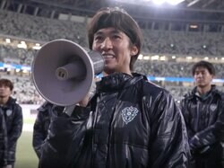 「国際試合で引退はすごい」アビスパ福岡・田邉草民、メガホン片手の熱いラストメッセージが反響！「この試合は僕の引退よりも意義があって、人生の宝物になりました」とチャリティーマッチを立てる