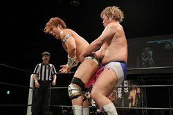 「国技館をダンスホールにしてやる！」　DDTの“バラエティ班”平田、男色ディーノも撃破して快進撃