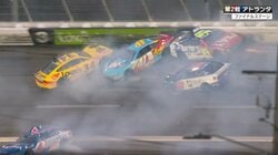 今季初の赤旗中断…残り4周、総勢11台のNASCARビッグワンに「あの速度差は怖い」 突如”急失速"、戦慄の瞬間にファン騒然