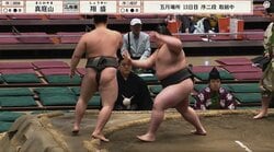 「一方的すぎる」想像の斜め上を行く優勝決定戦の衝撃決着にファン困惑 序二段力士、全勝対決で圧勝「あっさりきまった」