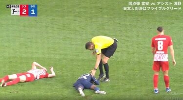 スタジアム騒然！「こんな事ある？」 空中戦で痛すぎる両選手“ダブルKO