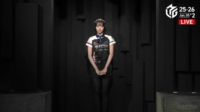 かわいいサクラ・カチューシャも 岡田紗佳の抜群スタイル