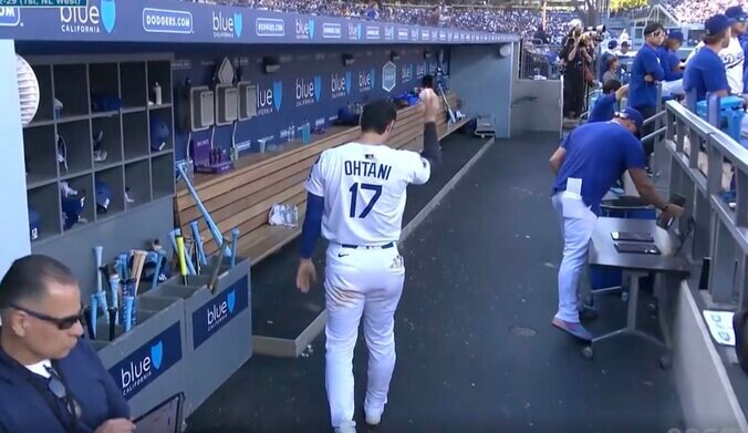 【写真・画像】何故、そこに投げた？ 大谷翔平、弾丸ライナーで“まさかの光景”「そら打たれる」相手投手の被弾リアクションが話題に「可哀想すぎる」　1枚目