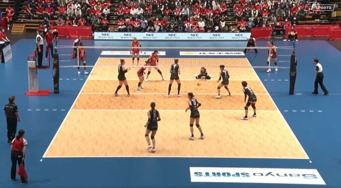 「プロなら練習するべき」女子バレーで絶対取れない“魔球サーブ” 究極の一打に元日本代表も大興奮 5枚目