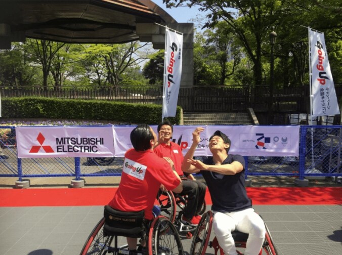 鈴木亮平、車椅子バスケに初挑戦　華麗なシュートを披露 2枚目