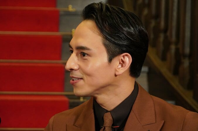【写真・画像】「もう差し入れのレベルじゃない」満島真之介、木村拓哉の“太っ腹エピソード”を証言「冬は毎日着ています」　2枚目