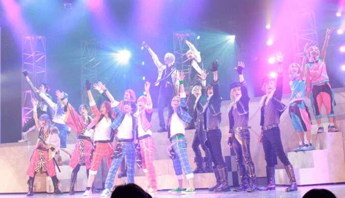 ミュージカルとも演劇とも違う、2.5次元舞台の世界『あんさんぶるスターズ！オン・ステージ』 9枚目