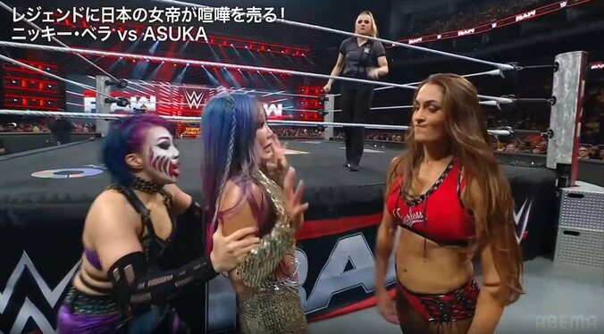 カイリを盾にするアスカ