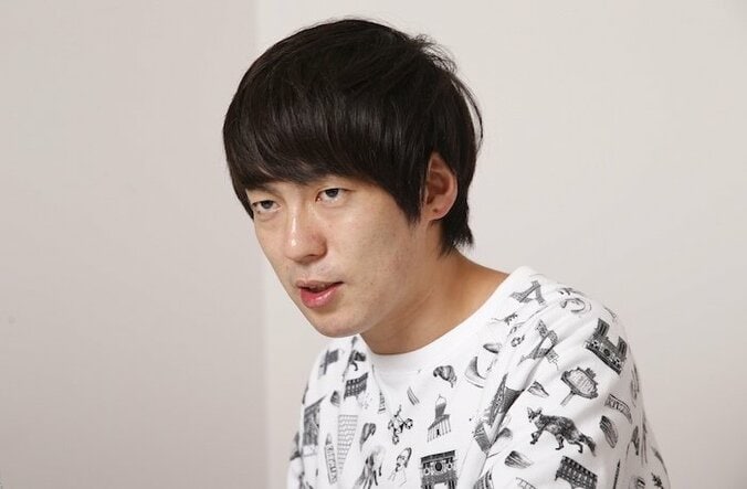 ウーマン村本　嫌いなタイプは「スマホをうつ伏せにする女」 2枚目