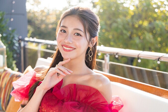 【写真・画像】9頭身スタイルを誇る美女モデル、ハイスぺ男性たちから圧倒的にモテまくり！他女性たちを差し置いて超余裕「やんな〜って感じ」　2枚目