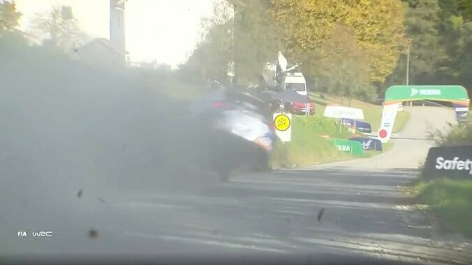 車が一回転し「Oh no」目を疑う光景に悲鳴 大クラッシュ→“自力で”脱出 世界ラリー、紙一重の瞬間に滲んだ“凄み” 5枚目