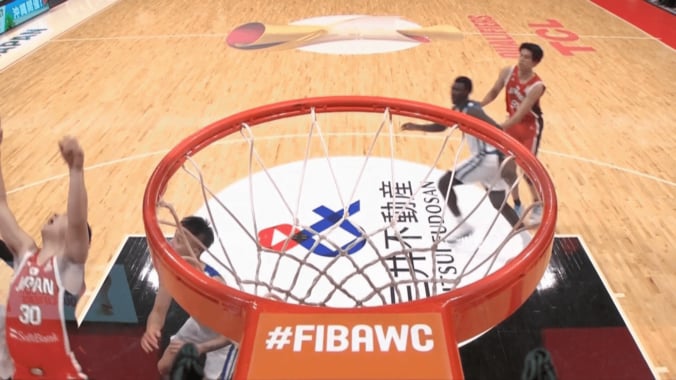 「何てことすんだ！」富永啓生が“出血”アクシデント…「アンスポだろ」「痛々しい…」顔面を手でブロックされファン激怒【バスケ日本代表】 4枚目