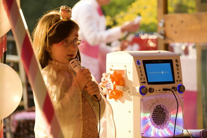 シャーリーズ・セロン、Call Me Maybeを熱唱！ 『タリーと私の秘密の時間』特別映像解禁 2枚目