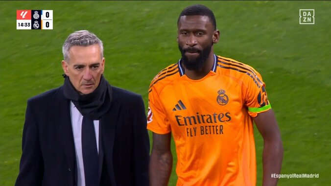 【映像】リュディガーが着地→膝をおさえて座り込んだ瞬間