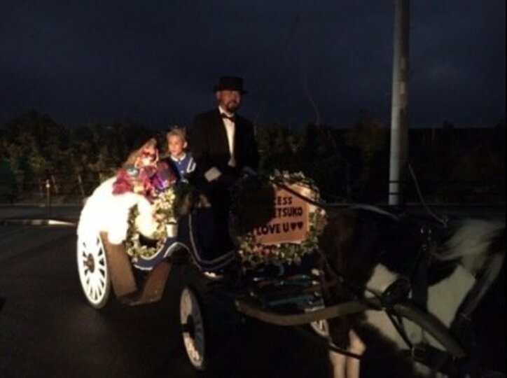 ぺこ、王子姿のりゅうちぇるに「涙が止まらんかった」　馬車を使ったプロポーズに反響