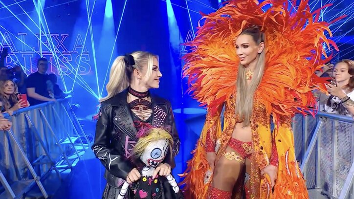 【映像】“ゴスロリ美女×幸子風ド派手衣装” 違和感ありまくりの入場シーン