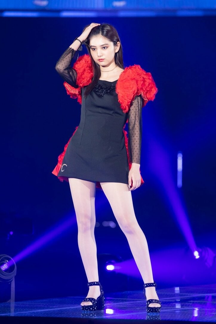 『月とオオカミちゃん』メンバー、TGCでハンドメイド服を初披露!サプライズの“赤い手紙”に衝撃が走る