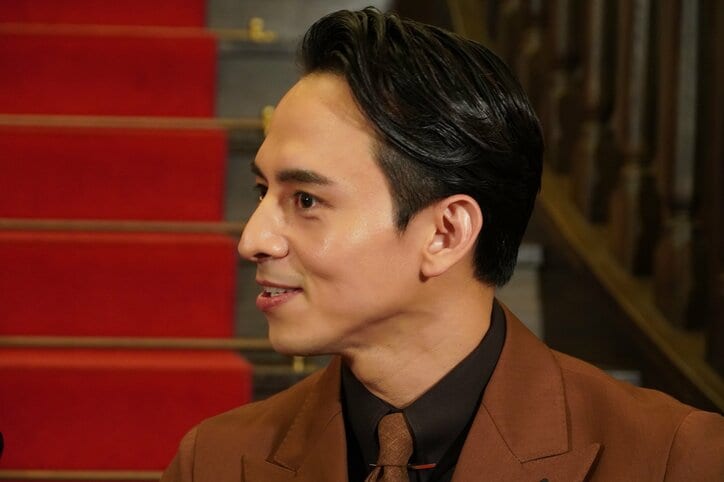 【写真・画像】「もう差し入れのレベルじゃない」満島真之介、木村拓哉の“太っ腹エピソード”を証言「冬は毎日着ています」　2枚目