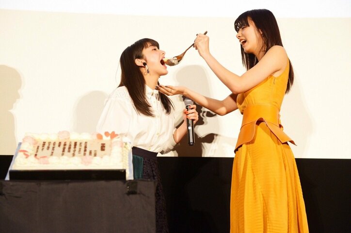 平祐奈、映画『ReLIFE リライフ』撮影中に大学受験　卒業ケーキのサプライズに涙