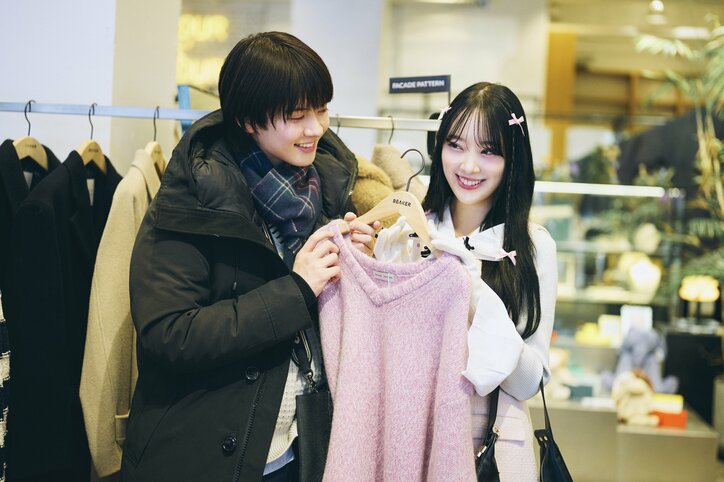 【写真・画像】夫婦の愛が深まる新婚旅行最終日、夫からの頭なでなで＆サプライズに妻・白間美瑠「ニヤニヤ止まらんわ…」『私たち結婚しました 5』　2枚目