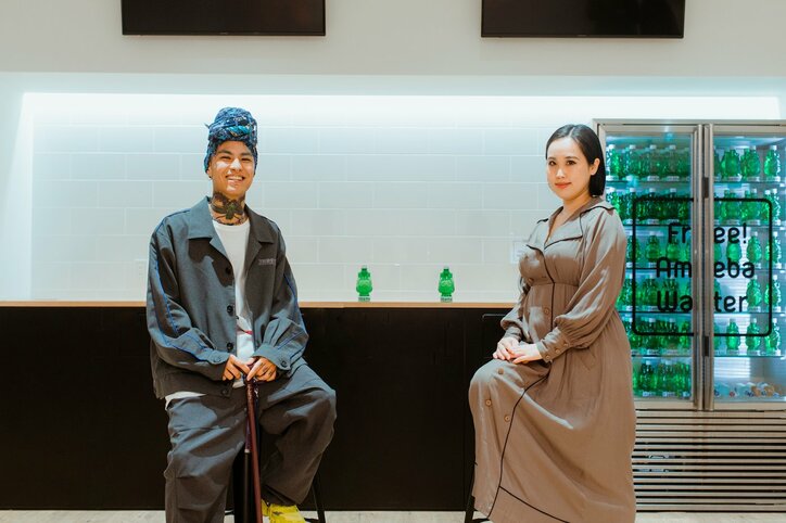 OZworld ”SNSで繋がった重盛さと美との異色コラボ”「曲の制作はタイミングとノリでトントン拍子に進んでいった」