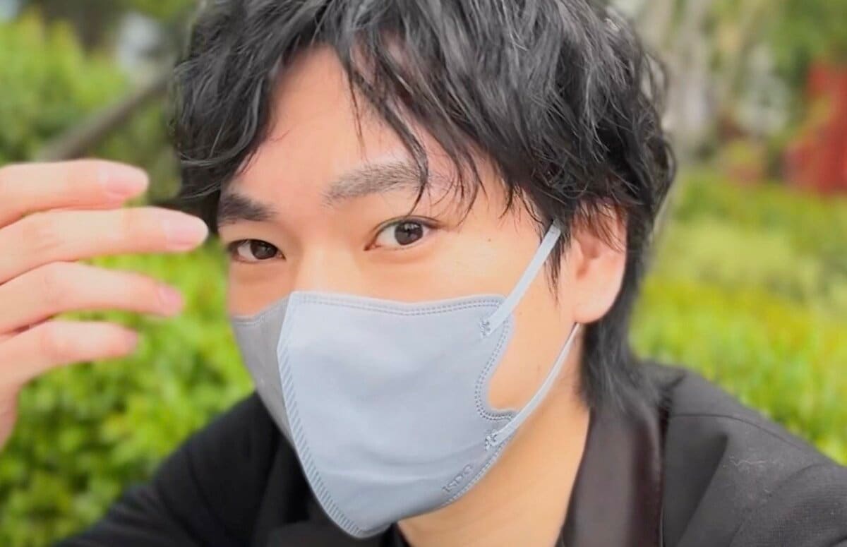 (2ページ目) 山田裕貴に激似の28歳男性、マスクを外した素顔に驚きの声「外した方が似てる」「照れた感じの表情も似てる！」 | バラエティ