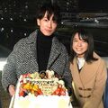 上白石萌音、22歳の誕生日に佐藤健との豪華2ショットを公開