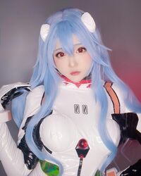 タイ人コスプレイヤー・Anong、「エヴァンゲリオン」綾波レイに扮した儚げショットに絶賛の声