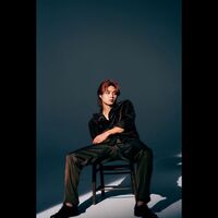 「イケメンすぎやしませんか？」「心臓ヤバい」磯村勇斗、赤髪際立つブラックコーデショットにファン興奮