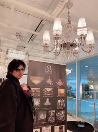 川崎希＆アレク、“大卒初任給くらい”値切った商品「前から欲しいと思ってた」