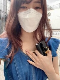 「お札になりたい」指原莉乃、胸元にお札を忍ばせた“キャッツアイ”ショットを披露
