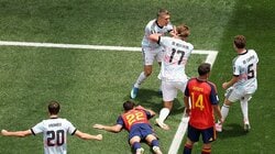 なんだこれ…！？ 赤い悪魔・ベルギー代表、目を疑う“爆速連携プレー”「上手すぎる」「速え」相手DF陣を完全破壊→ゴールを生んだ“サイド攻撃”