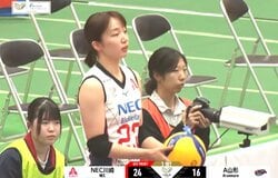 女子バレー、縦に“ストン”と落ちる強烈サーブに相手がお見合い 見事なノータッチエースに公式Xも反応