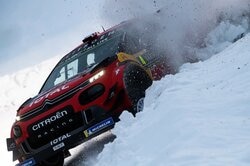 世界ラリー、雪道で横転寸前も“奇跡のリカバリー”が「信じられない」荒業に脚光