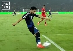 「ウイングに回そうぜ！」菅原由勢のスーパーゴールにサウサンプトン・ファンも興奮！「マンガみたい」「もっと出番を与えるべき」「狂ってる」