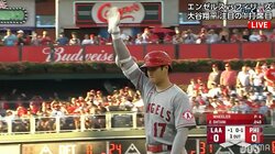 大谷翔平「違う、セーフだって！」塁審に不満露わ チャレンジ成功で3試合ぶり安打もスタジアム騒然