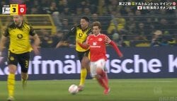 「推進力エグい」佐野海舟、目を疑う“まさかの光景”「パワー！」「海舟最高だわ」ファウルでしか止められない“パワフルキャリー”